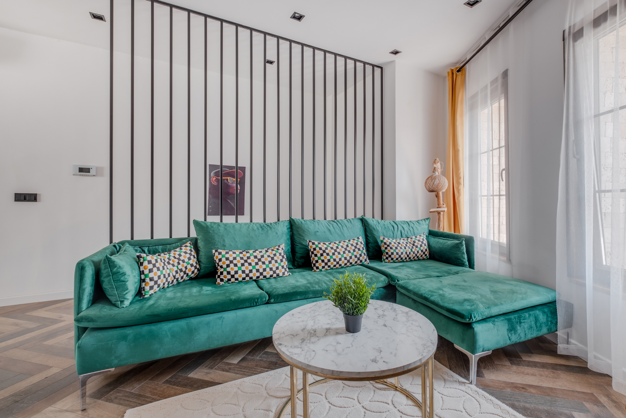 Code 3: Spacious Modern Flat with Balcony 5 min to Taksim
